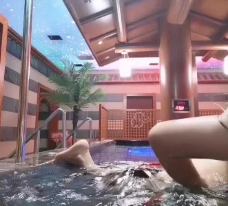 老婆泡温泉